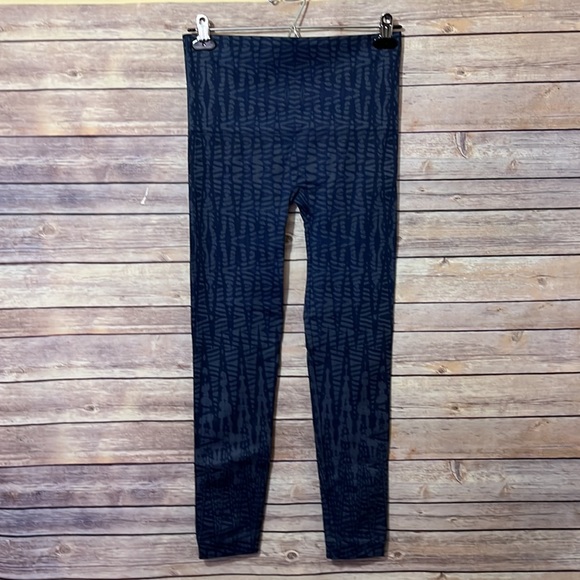 SPANX | Look At Me Now Blue Gray Print Leggings XL  EUC B2 - Picture 6 of 7